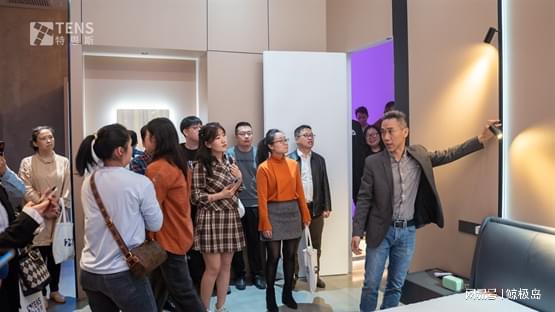 特恩斯智能情景光体验馆在中山JDB电子 JDB夺宝电子华艺广场盛大开业(图2)