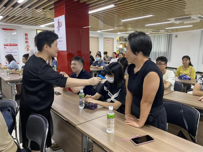 【奋战“百千万工程”】七JDB电子 JDB夺宝电子大行动力促优质资源下沉社区！南粤家政“万家灯火”点亮石冲社区(图4)